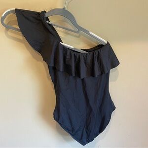 Hilor one-shoulder black swimsuit size 6